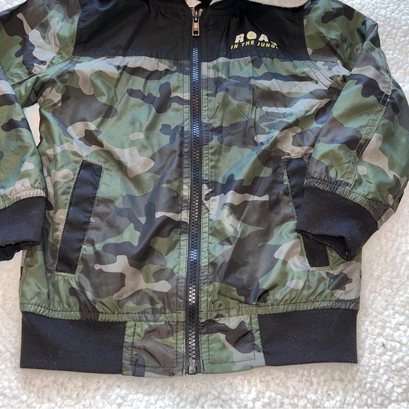 Boys Size 4 Dinosaur Camo Hooded Zip Jacket - Picture 9 of 9